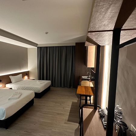 Roxy Hotel Aiman Kuching Buitenkant foto