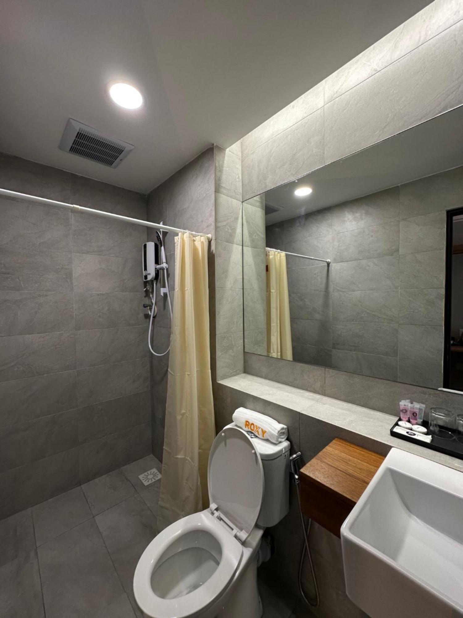Roxy Hotel Aiman Kuching Buitenkant foto